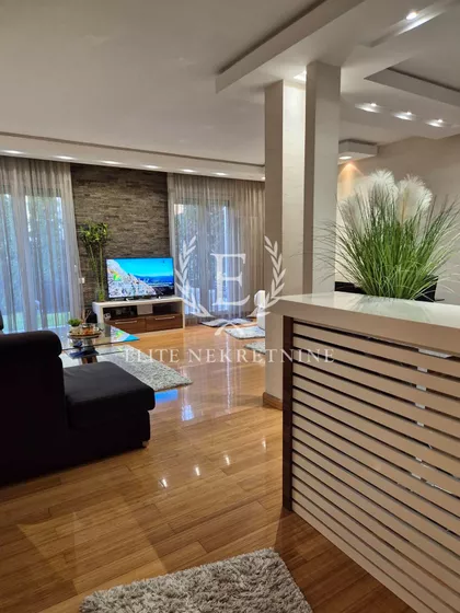 Astana Beli Dvor | 4zida.rs