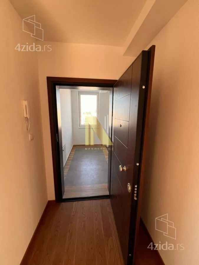 Šestosoban stan | 4zida