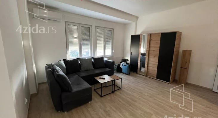 Četvoroiposoban stan | 4zida