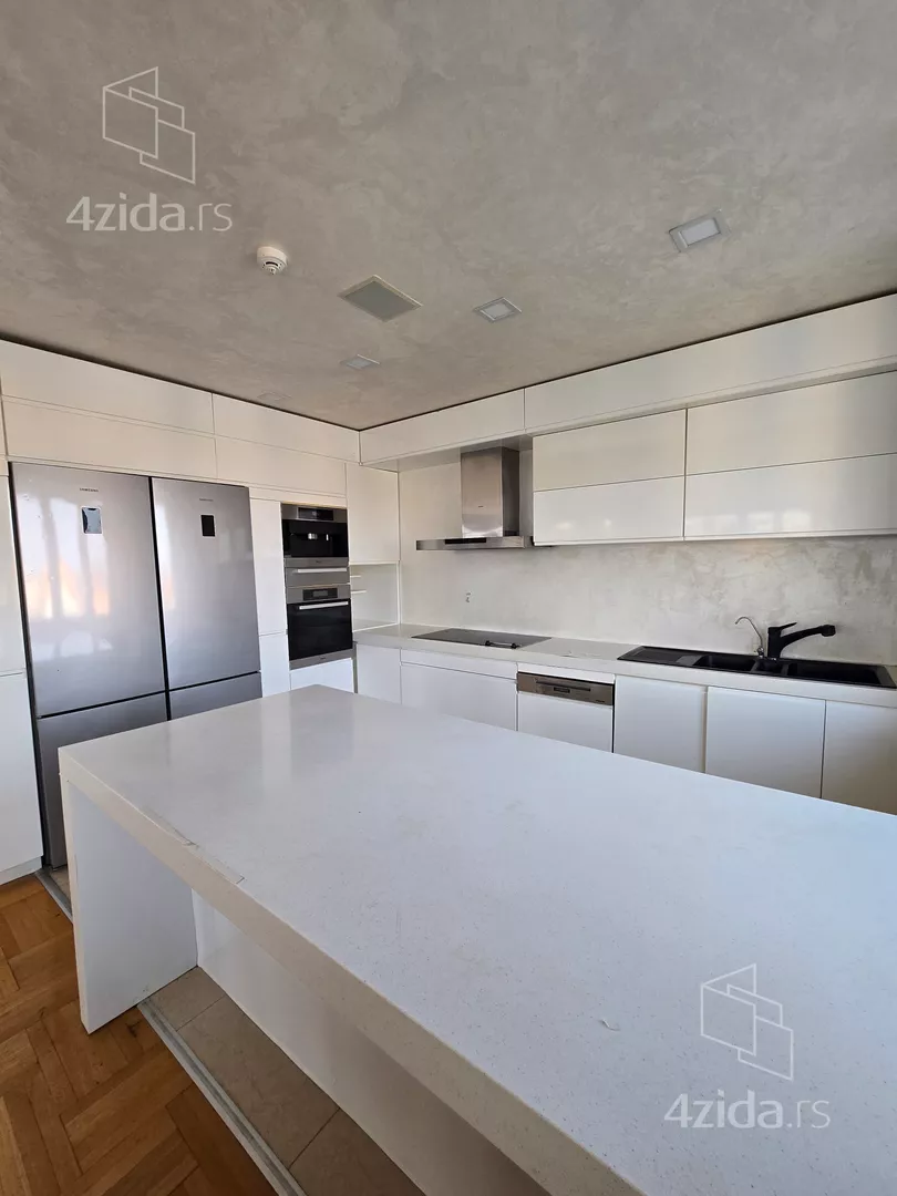 Šestosoban stan | 4zida