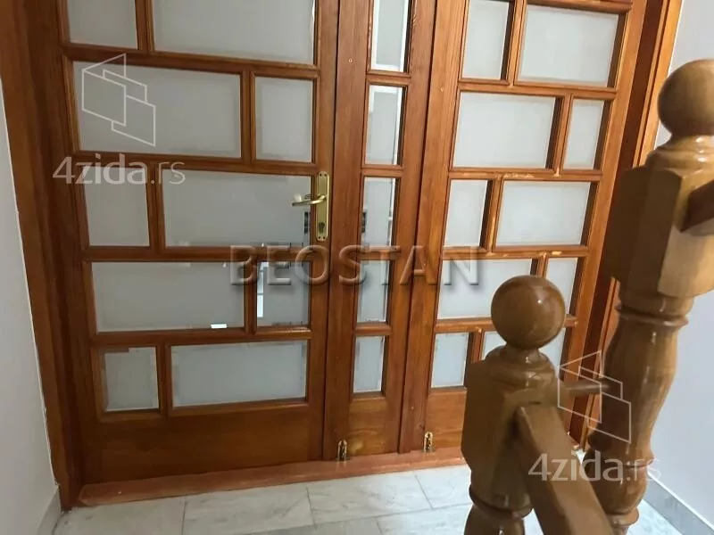 Šestosoban stan | 4zida