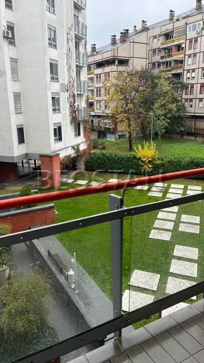 Vladimira Popovica | 4zida.rs