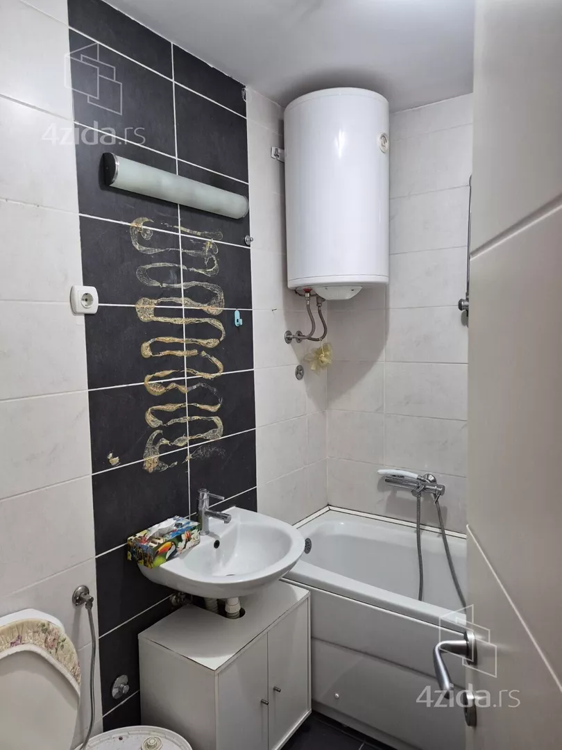 Četvoroiposoban stan | 4zida