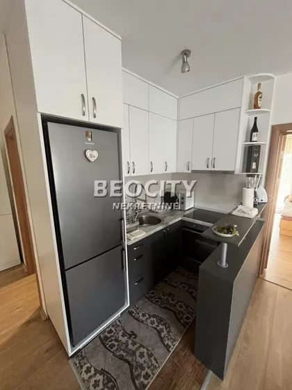 Beočinski trg | 4zida.rs