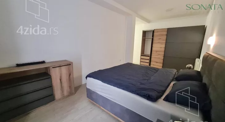 Šestosoban stan | 4zida