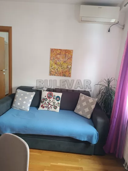 Jovana Skerlića | 4zida.rs