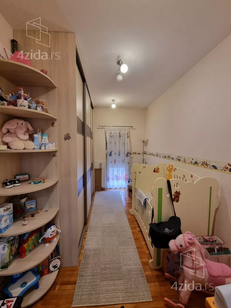 Četvoroiposoban stan | 4zida