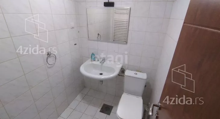 Šestosoban stan | 4zida