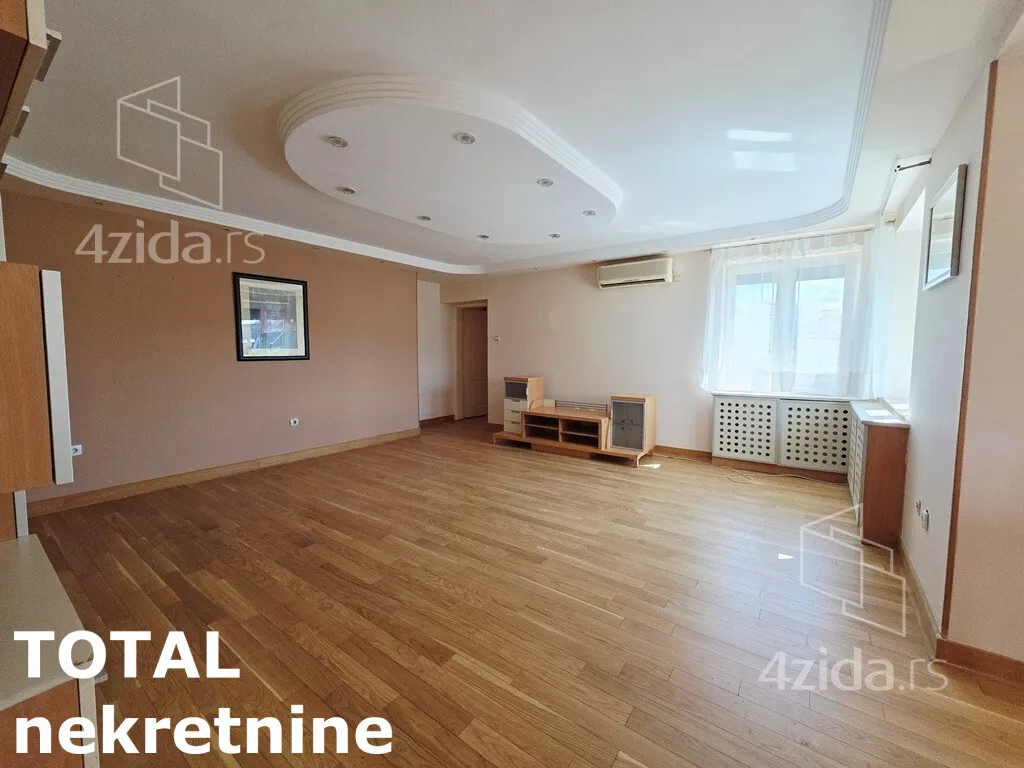 Četvoroiposoban stan | 4zida
