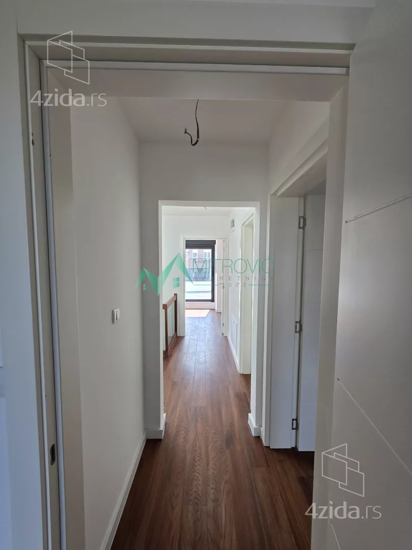 Šestosoban stan | 4zida