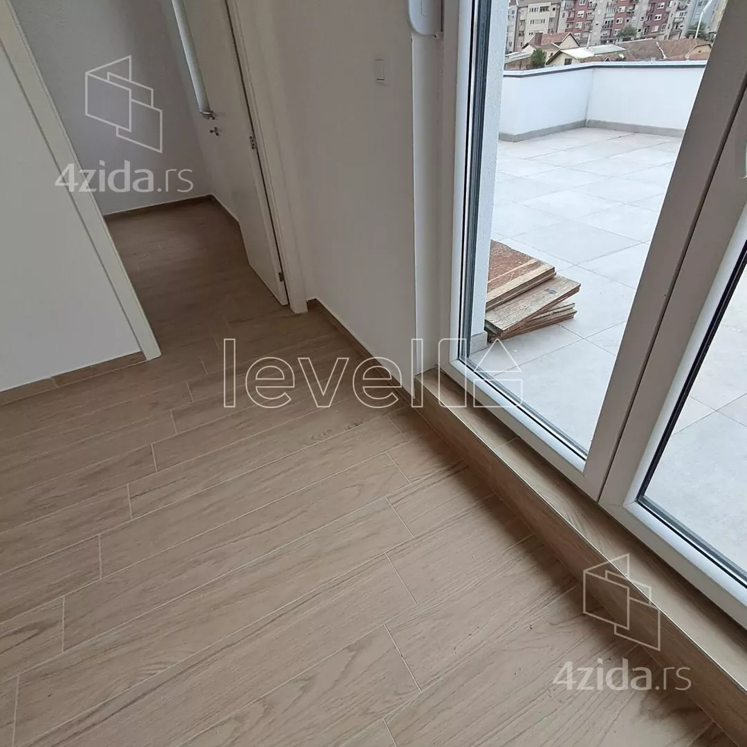 Šestosoban stan | 4zida