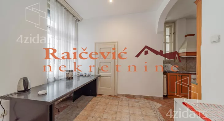 Šestosoban stan | 4zida