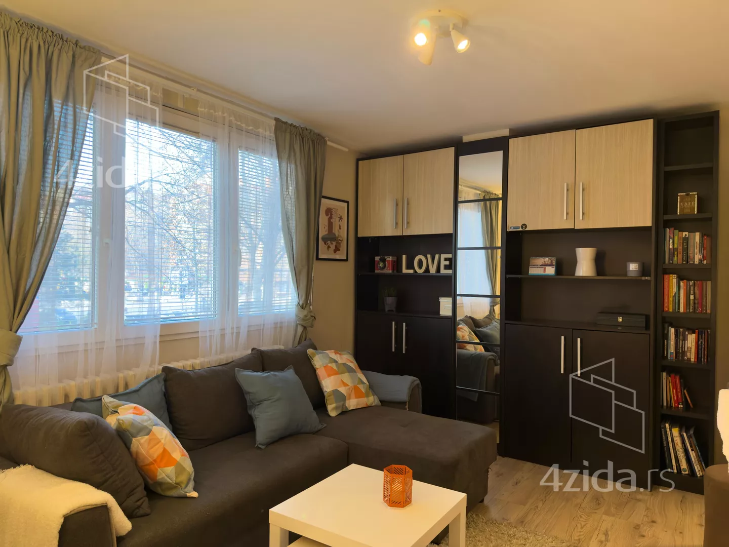 Dvoiposoban stan | 4zida