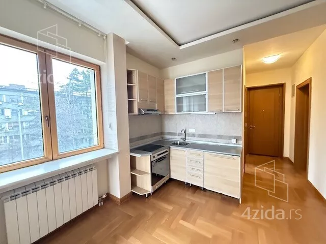 Šestosoban stan | 4zida