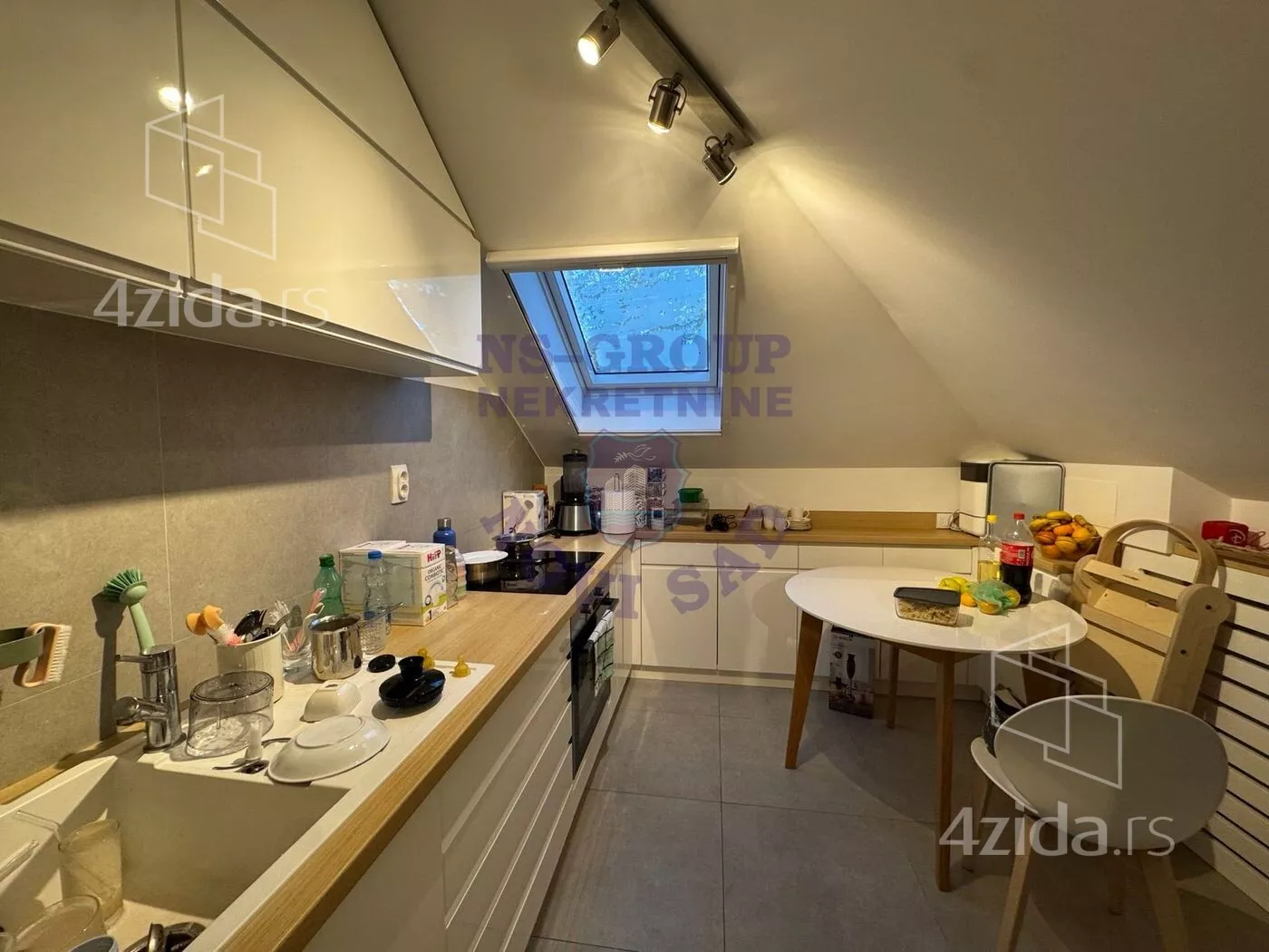 Petosoban stan | 4zida