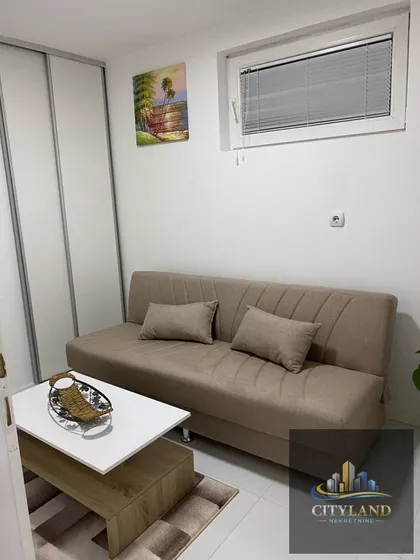 Crveni Pevac | 4zida.rs