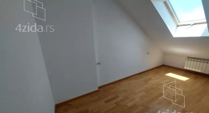 Petoiposoban stan | 4zida