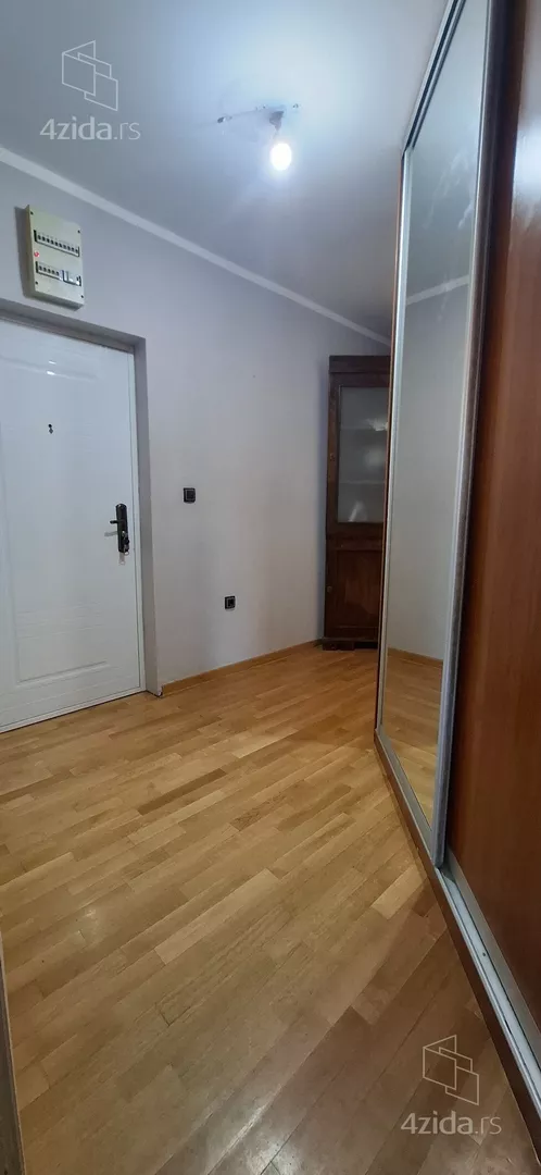 Četvoroiposoban stan | 4zida