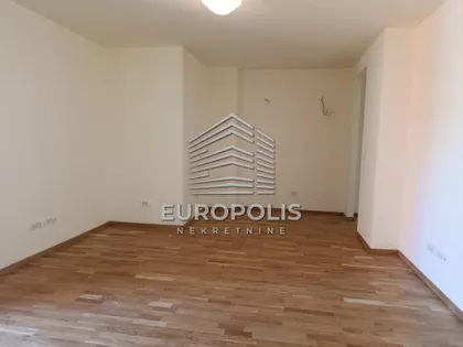 Vukov Spomenik | 4zida.rs
