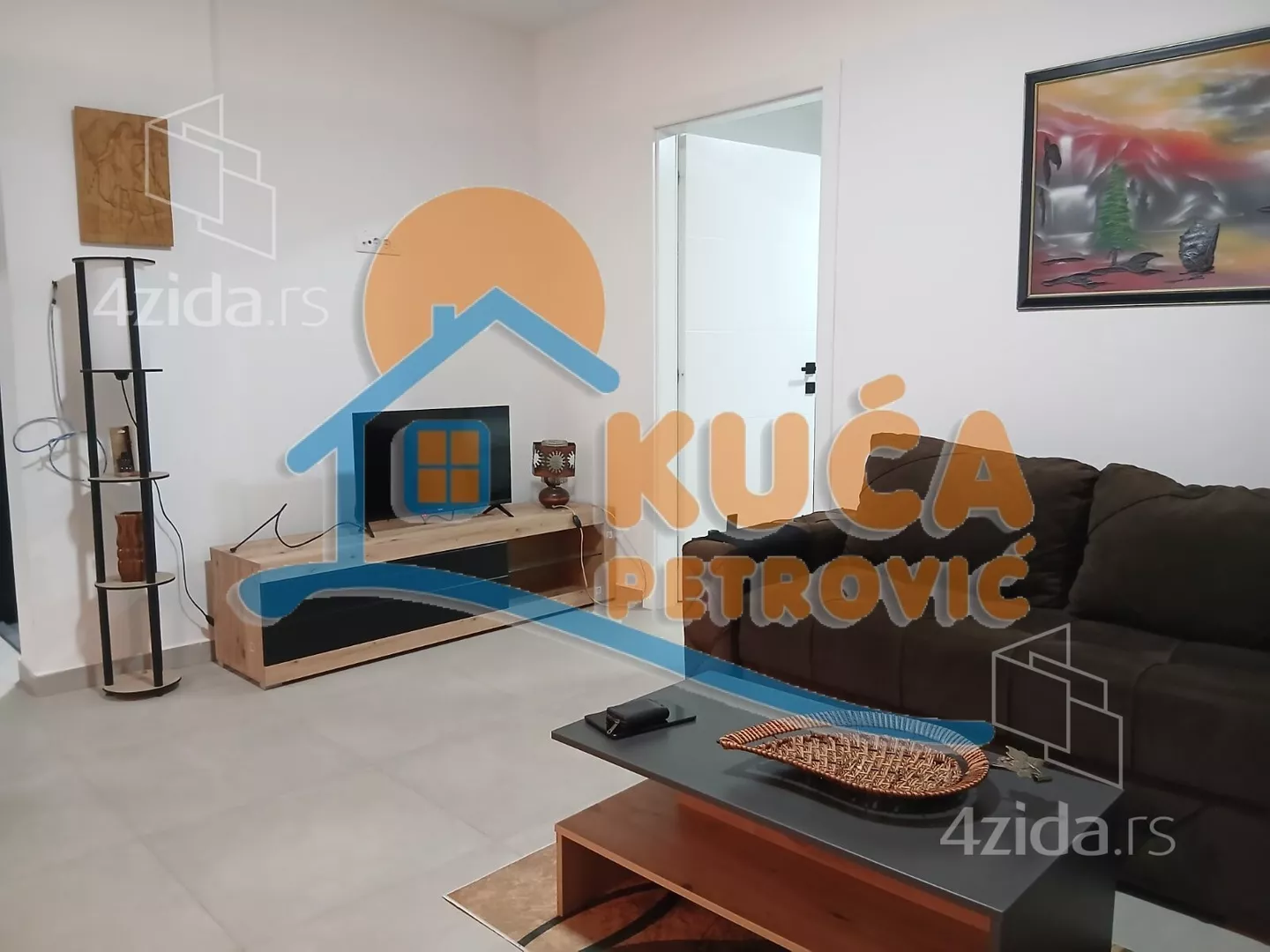 Jednoiposoban stan | 4zida