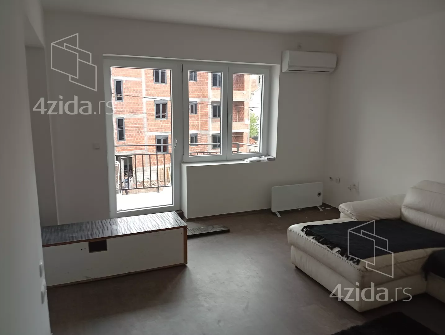 Troiposoban stan | 4zida