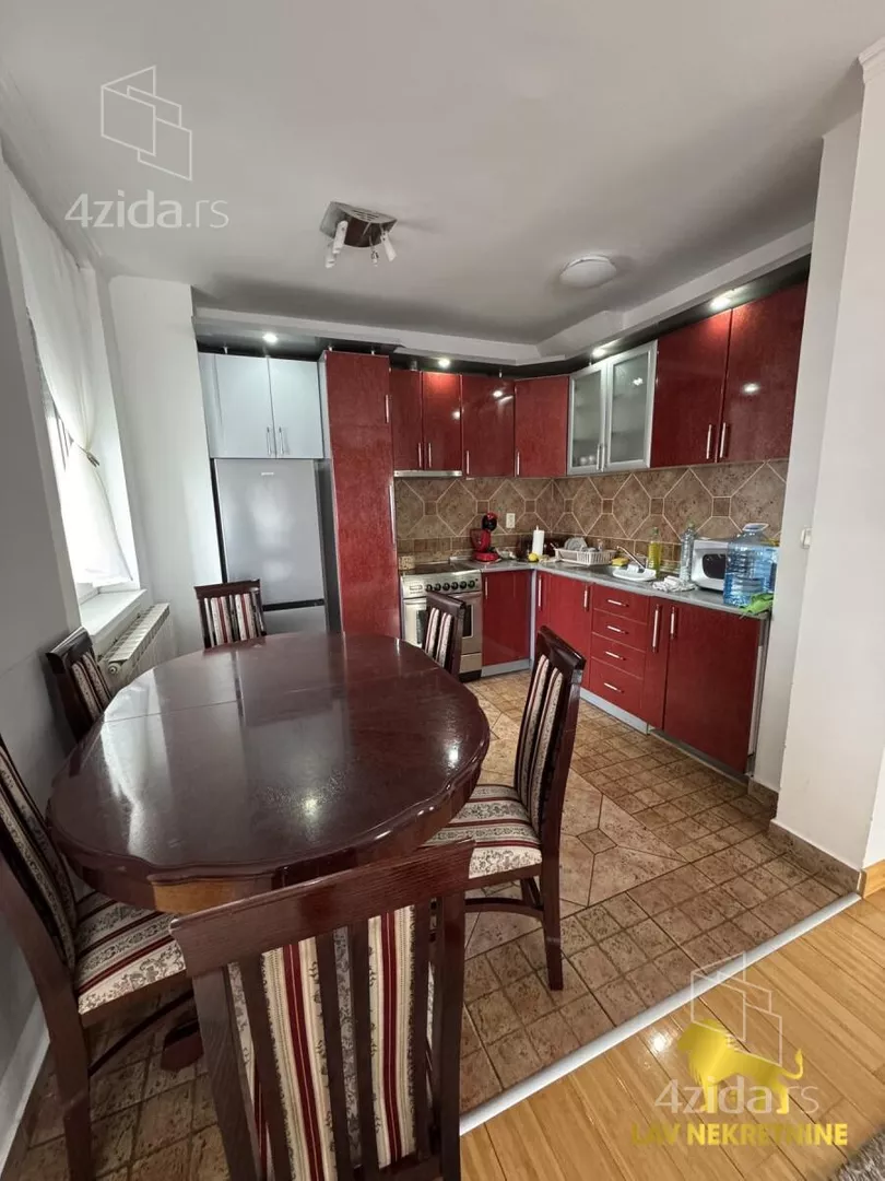 Troiposoban stan | 4zida