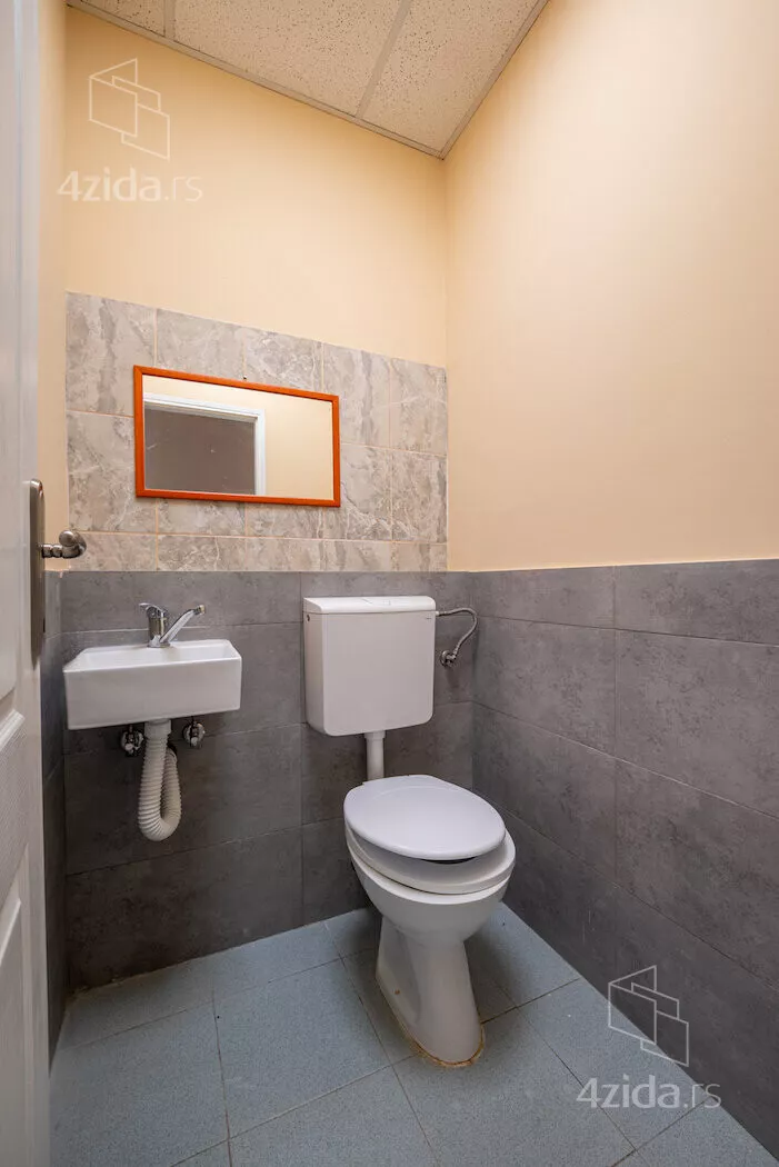 Poslovna zgrada | 4zida