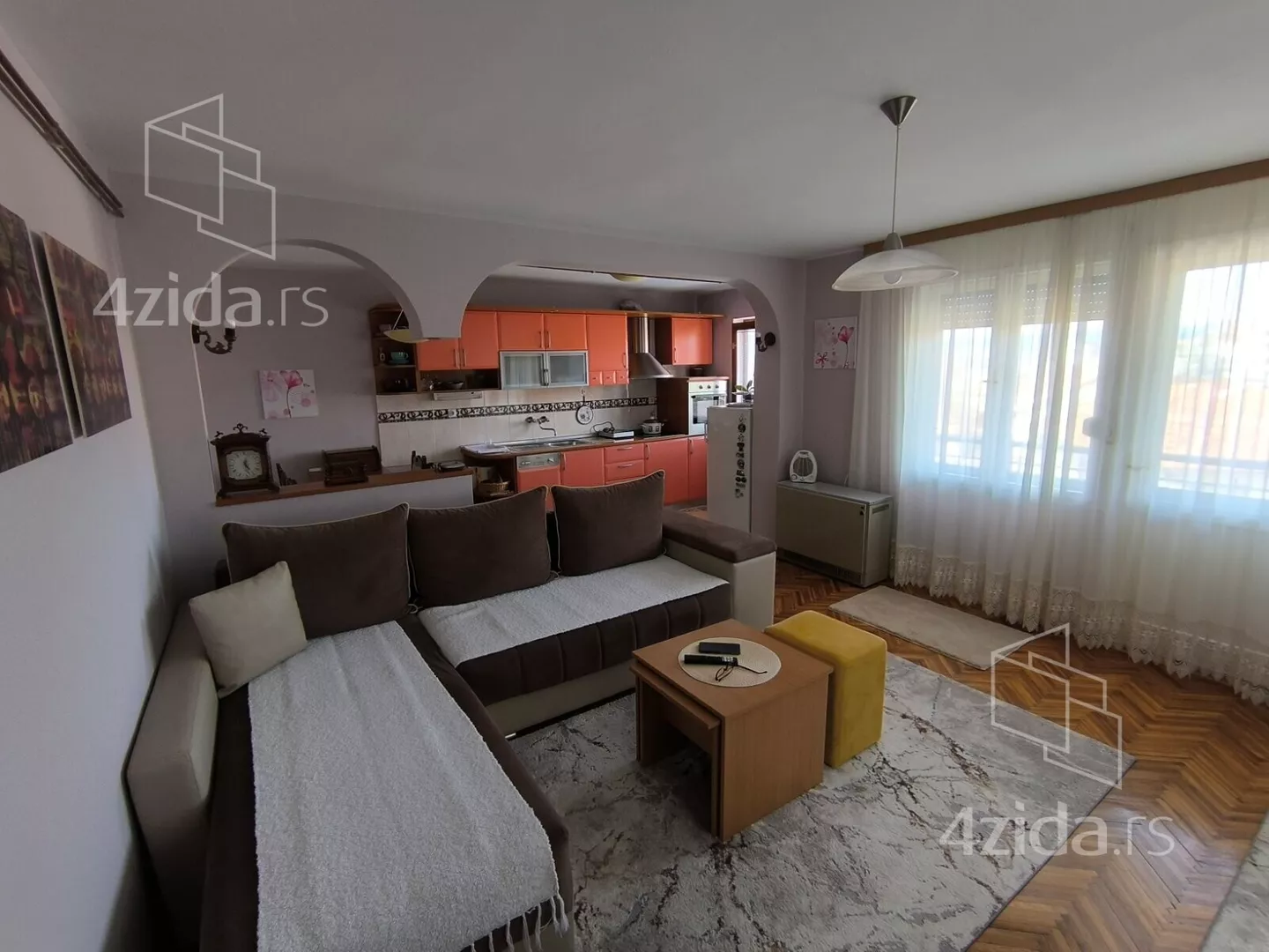 Troiposoban stan | 4zida