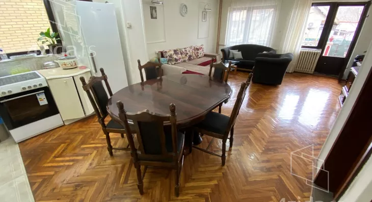 Šestosoban stan | 4zida