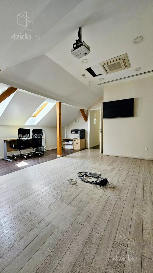 Poslovna zgrada | 4zida