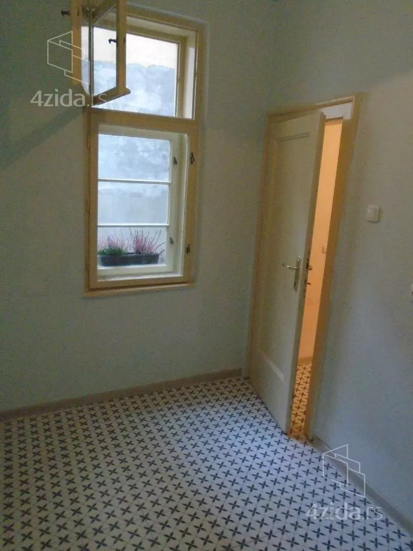 Četvoroiposoban stan | 4zida