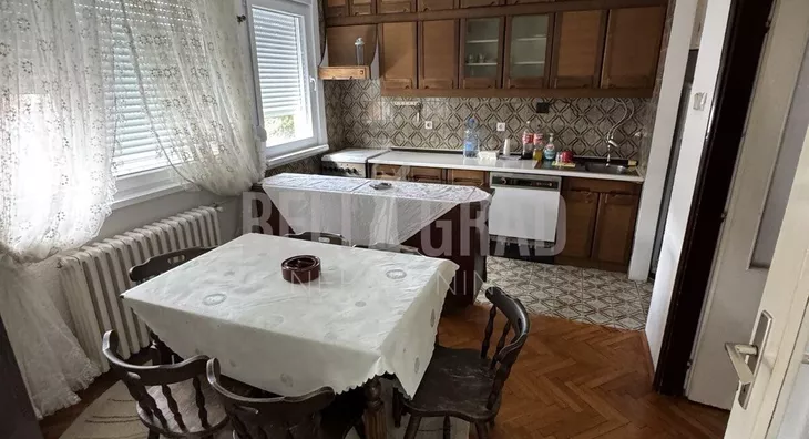 Četvoroiposoban stan | 4zida