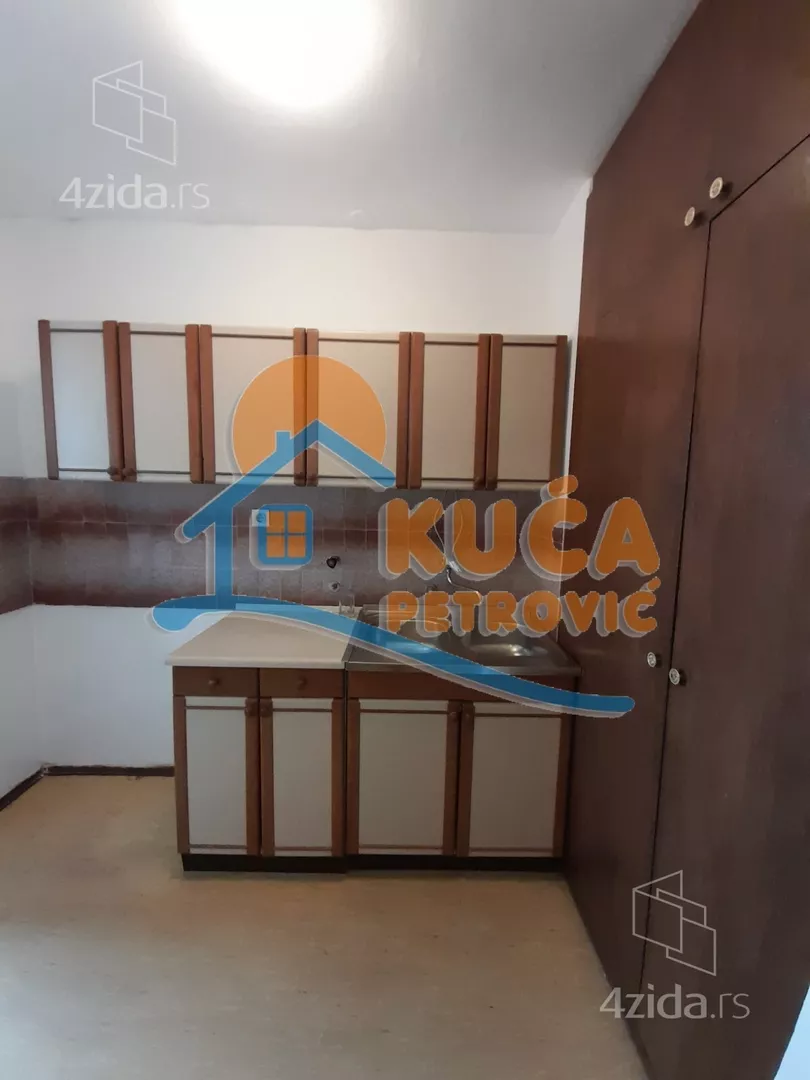 Lokal | 4zida