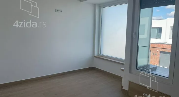 Šestosoban stan | 4zida
