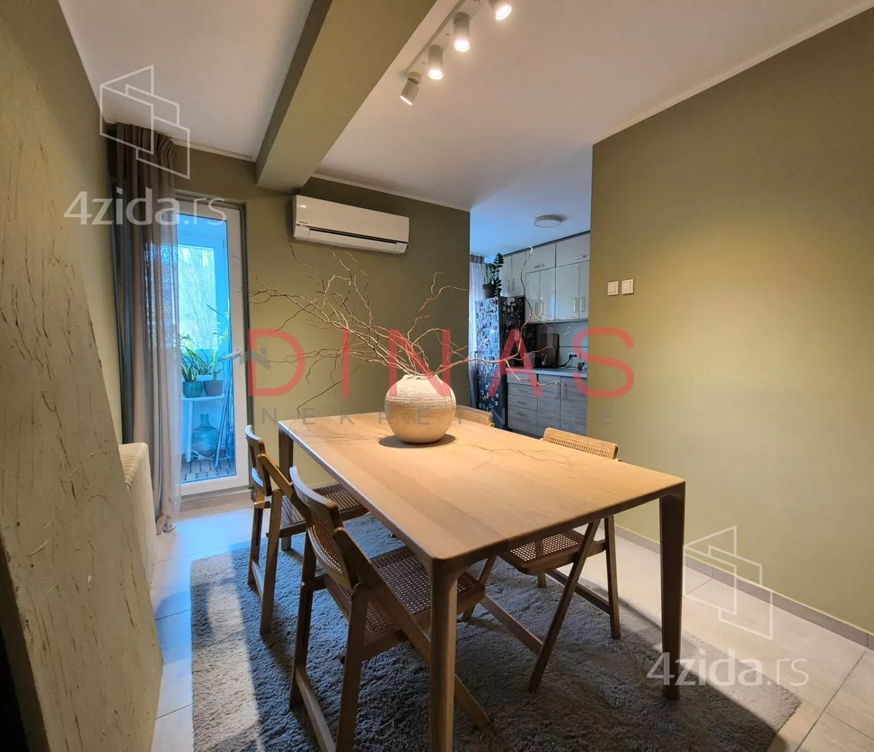 Troiposoban stan | 4zida