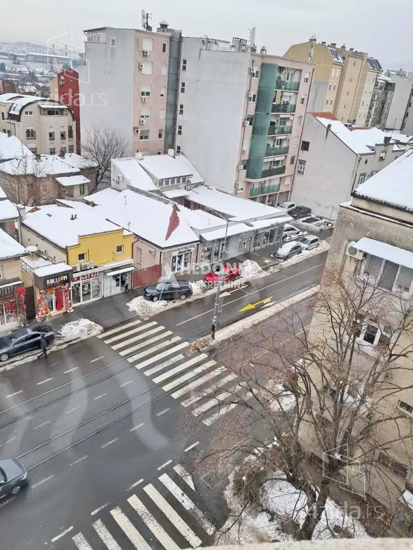 Šestosoban stan | 4zida