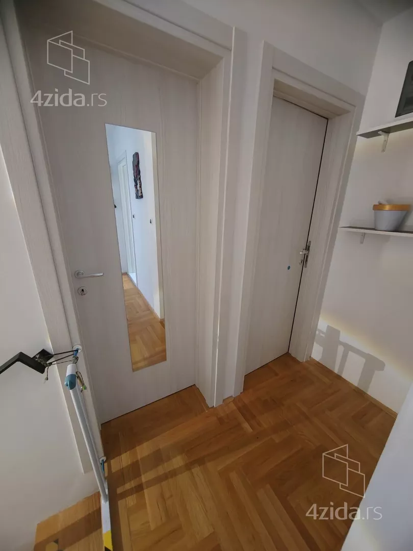 Četvoroiposoban stan | 4zida