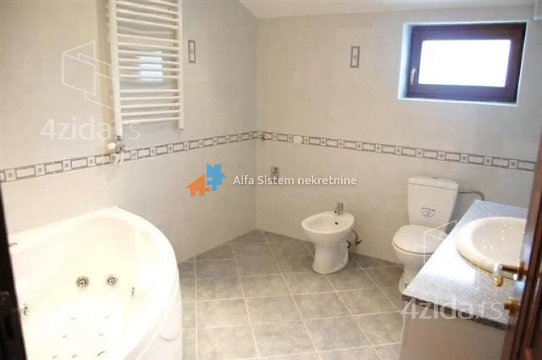 Šestosoban stan | 4zida