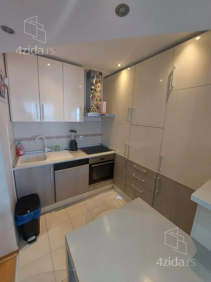 Četvoroiposoban stan | 4zida