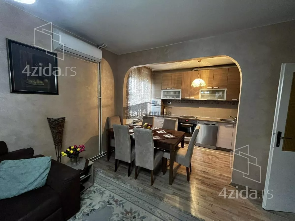 Šestosoban stan | 4zida