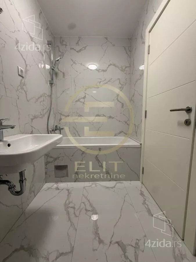 Šestosoban stan | 4zida