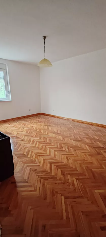 Omladinski Trg 6 | 4zida.rs