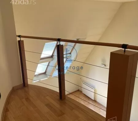 Šestosoban stan | 4zida