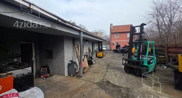 Poslovna zgrada | 4zida