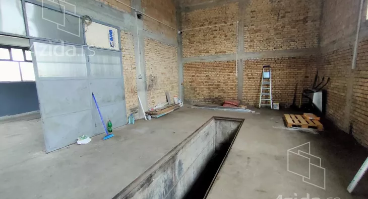 Poslovna zgrada | 4zida