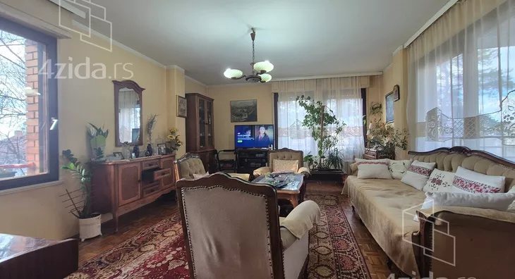 Četvoroiposoban stan | 4zida