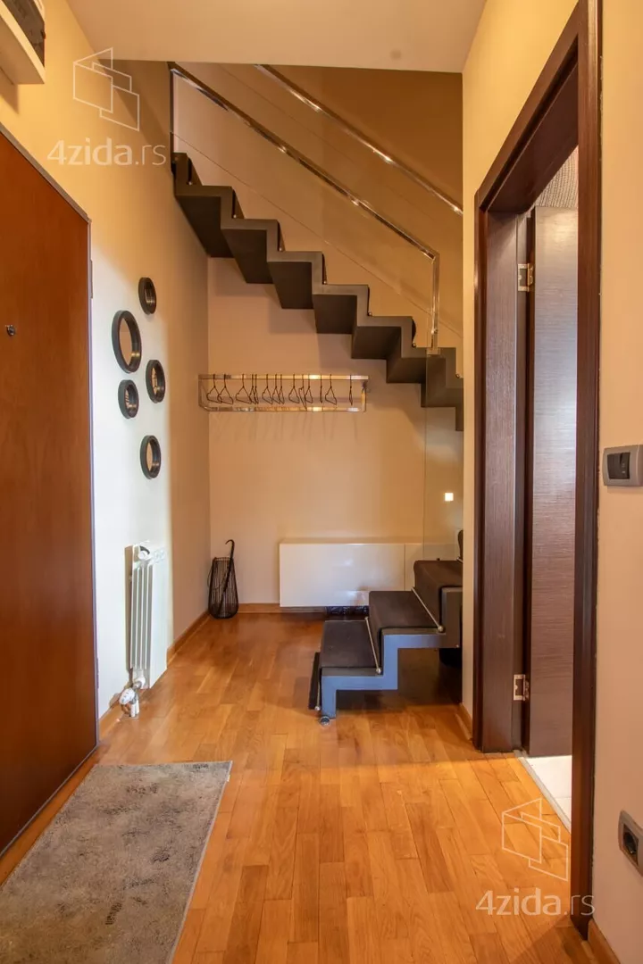 Petosoban stan | 4zida