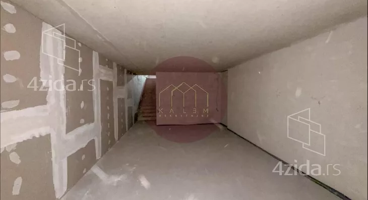 Poslovna zgrada | 4zida