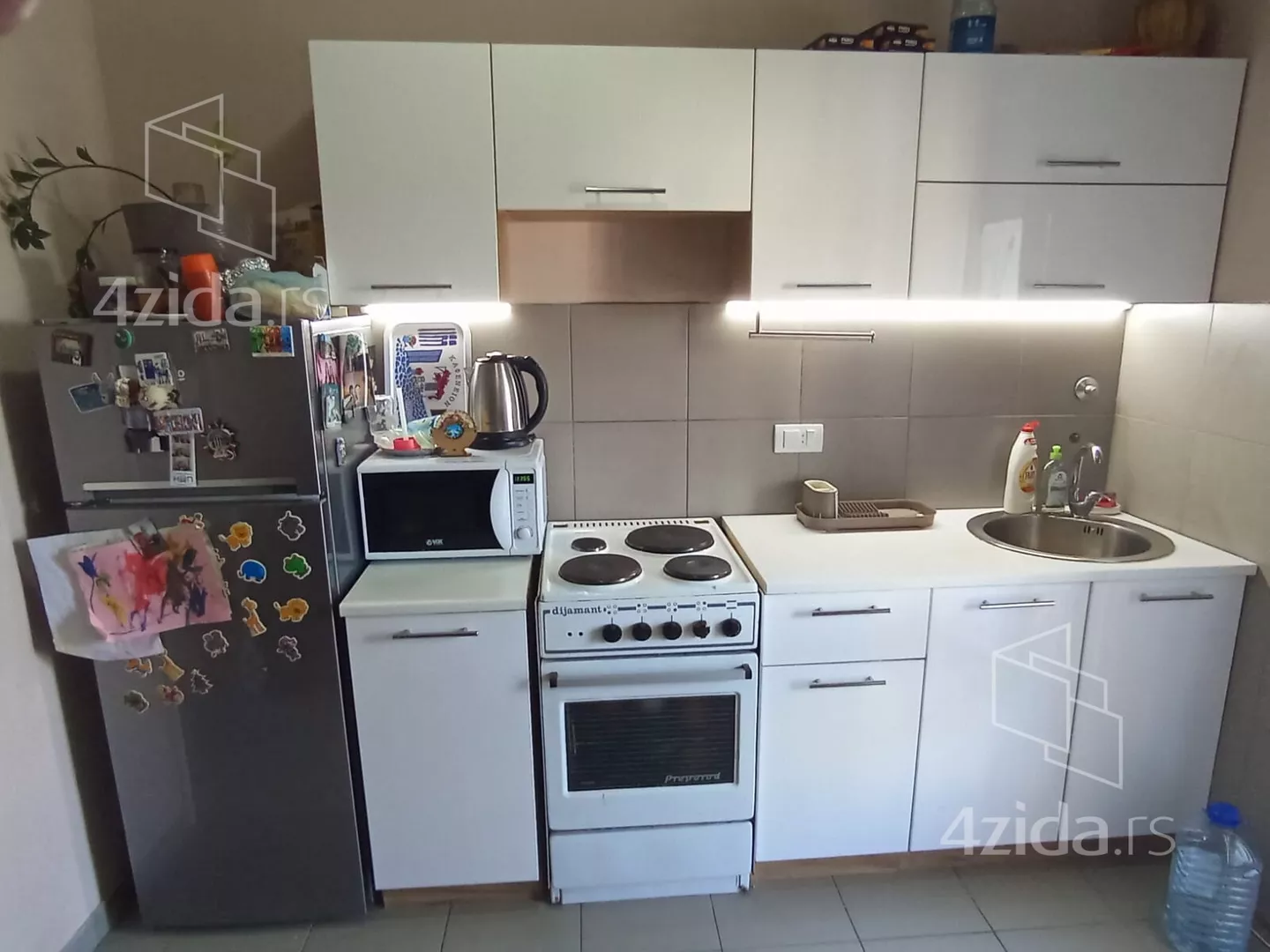Jednoiposoban stan | 4zida