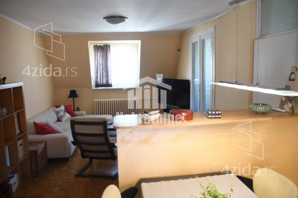 Četvoroiposoban stan | 4zida